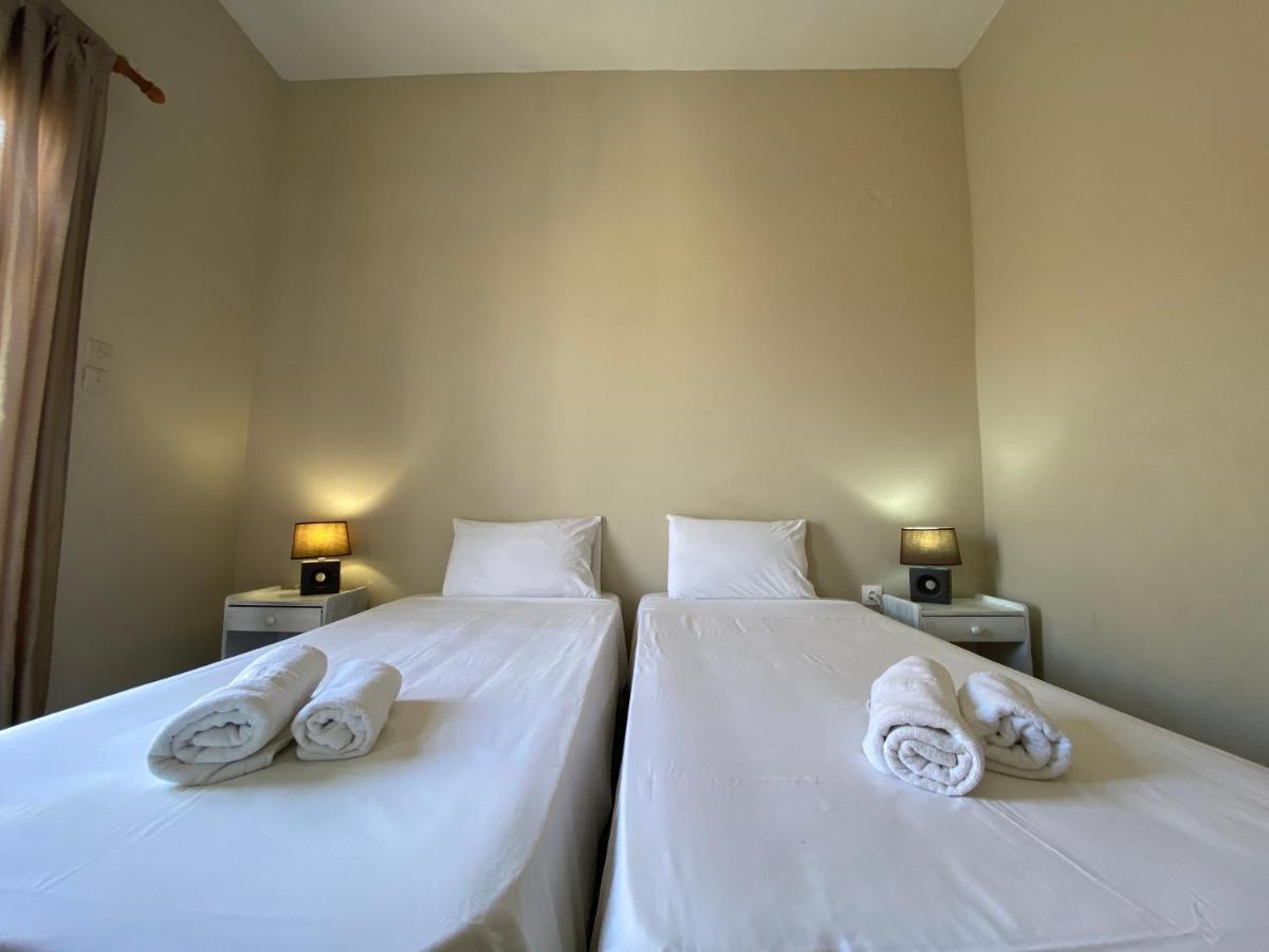 Hotel Pansion Roulis Moraḯtika Exterior foto