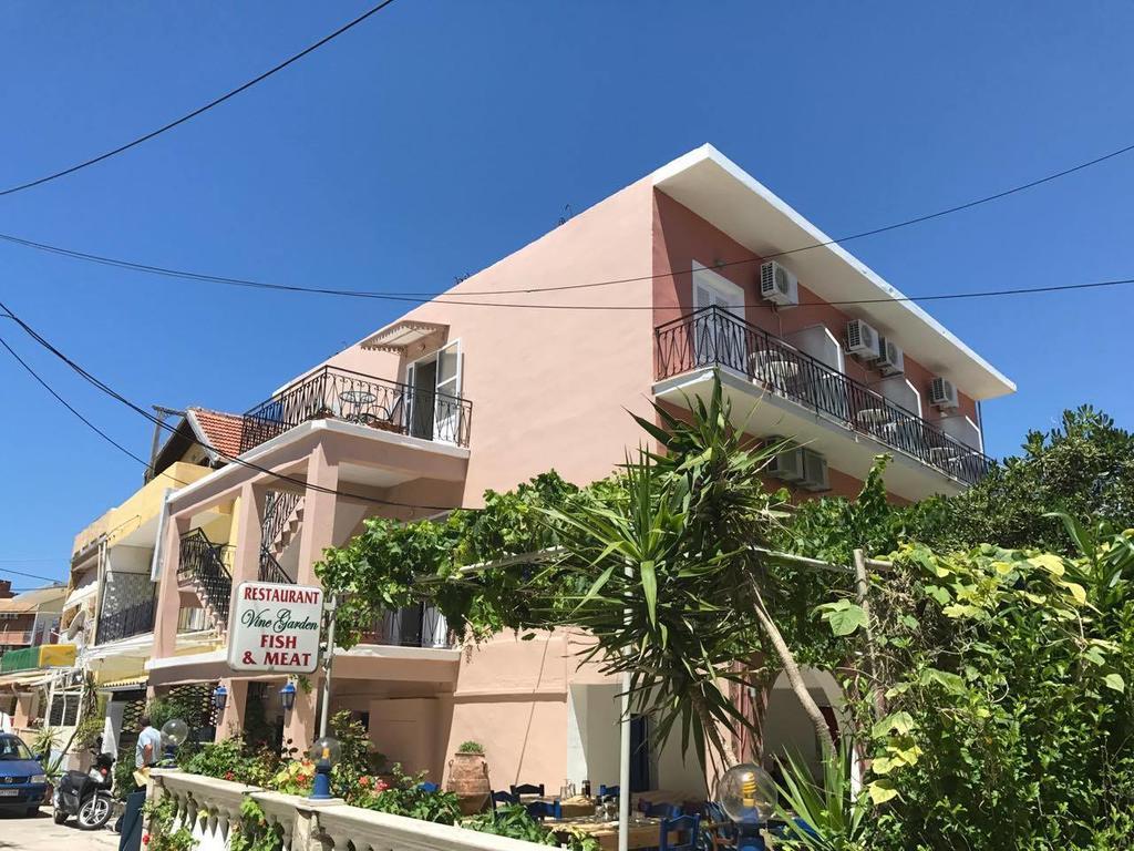Hotel Pansion Roulis Moraḯtika Exterior foto